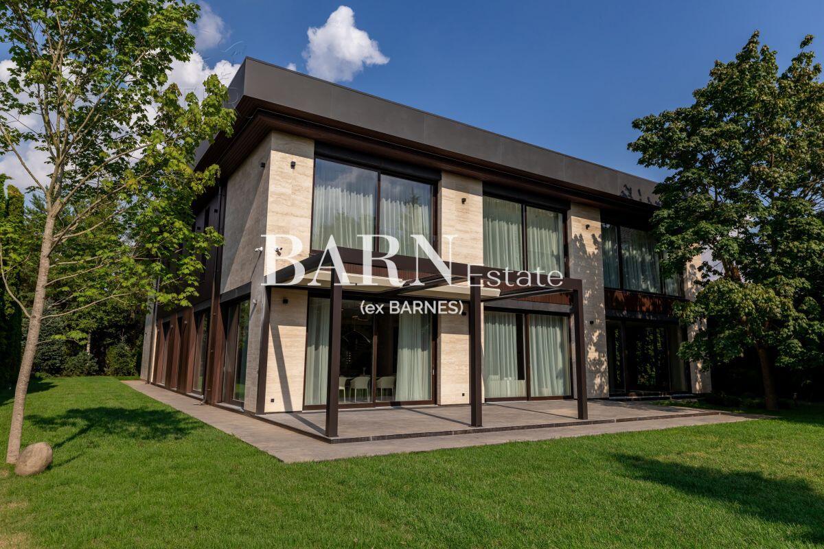 2-этажный коттедж 1 150 м² с отделкой
