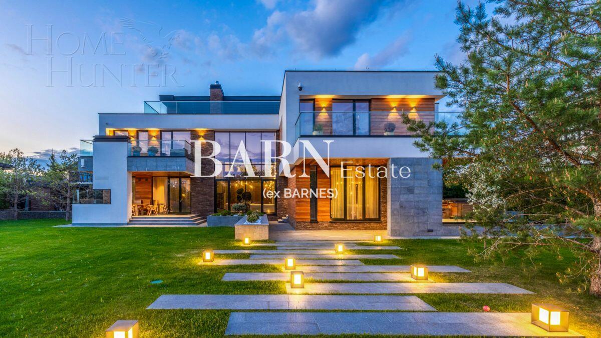 3-этажный коттедж 550 м² с отделкой