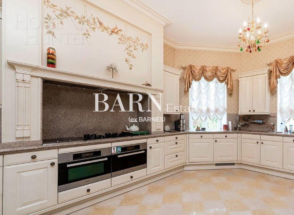 2-этажный коттедж 1 800 м² с отделкой