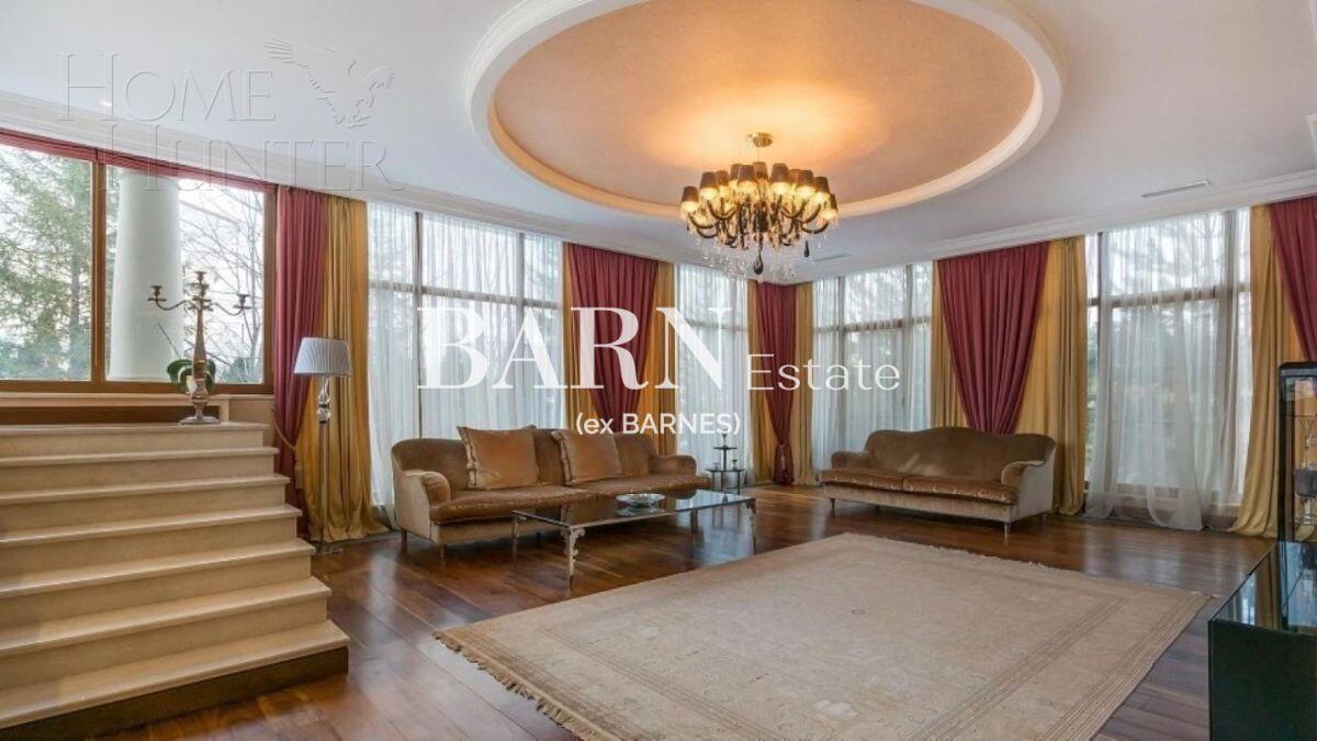 2-этажный коттедж 1 350 м² с отделкой