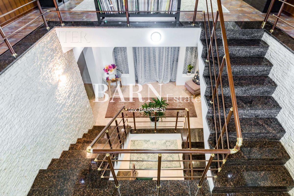 3-этажный коттедж 400 м² с отделкой