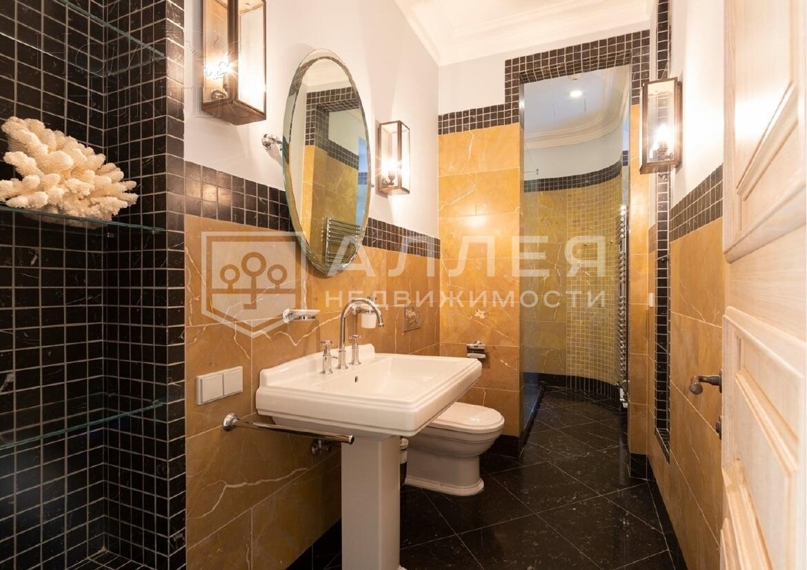 3-этажный коттедж 640 м² с отделкой