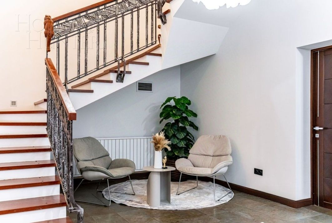 2-этажный коттедж 450 м² с отделкой