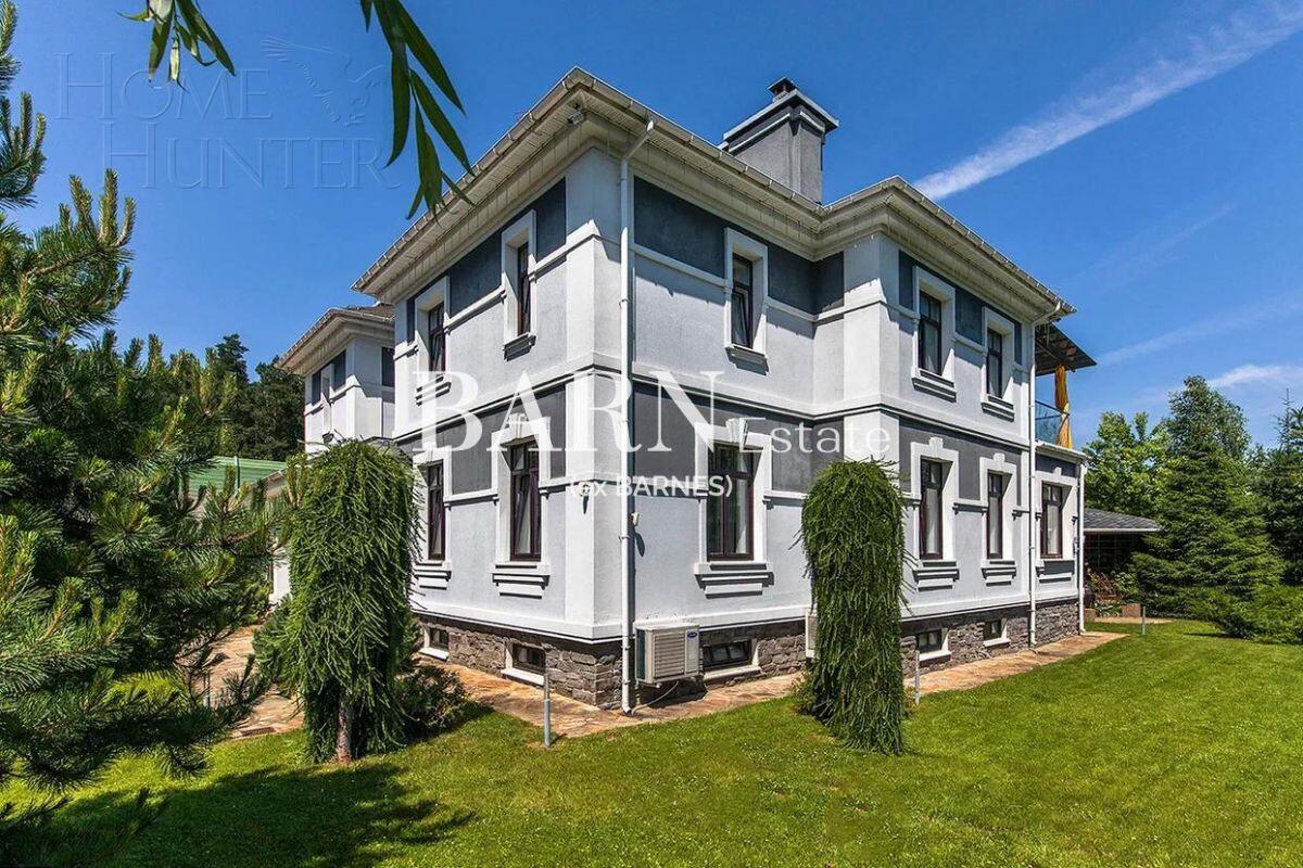 3-этажный коттедж 680 м² с отделкой