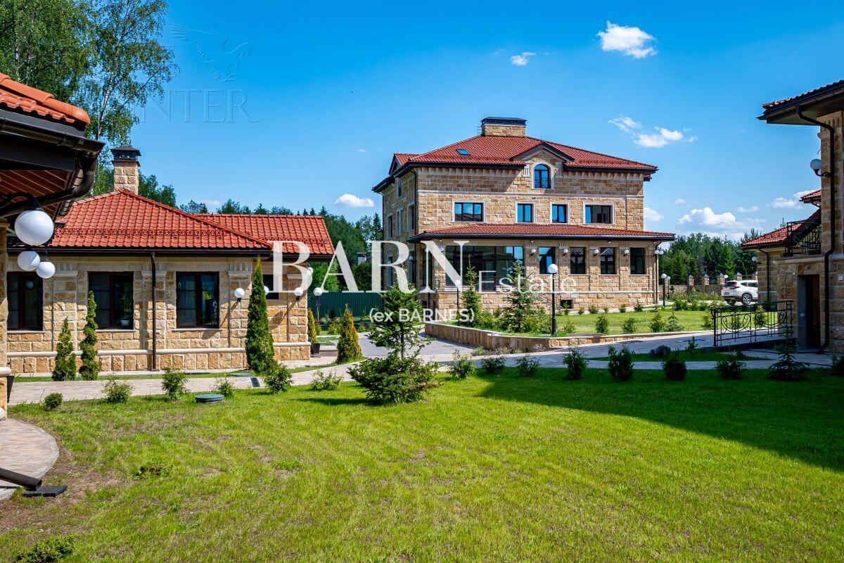 2-этажный коттедж 2 800 м² без отделки