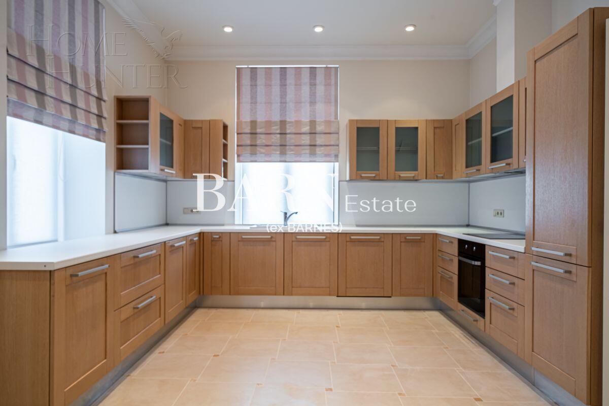 3-этажный коттедж 371 м² с отделкой