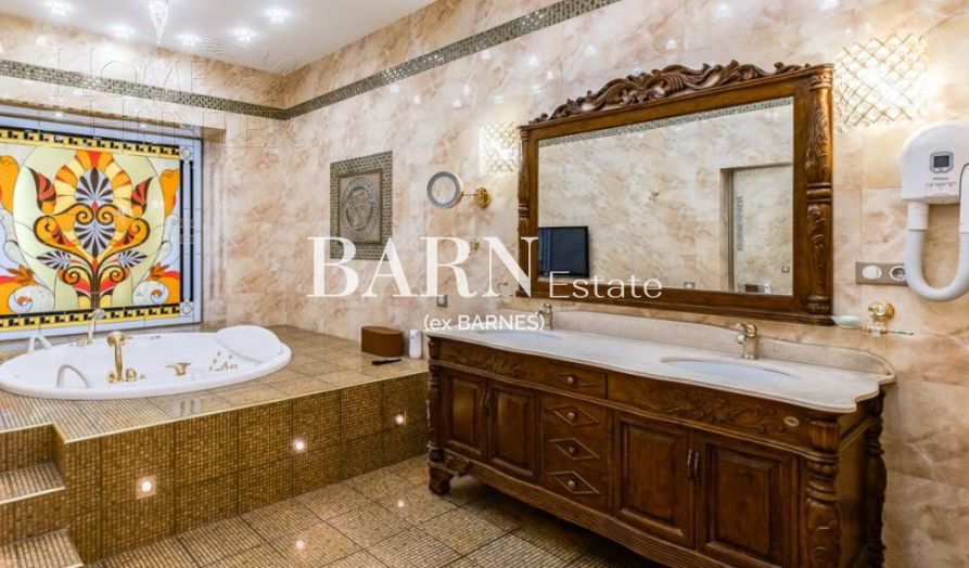 3-этажный коттедж 1 650 м² с отделкой