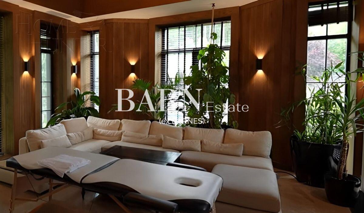 3-этажный коттедж 1 150 м² с отделкой