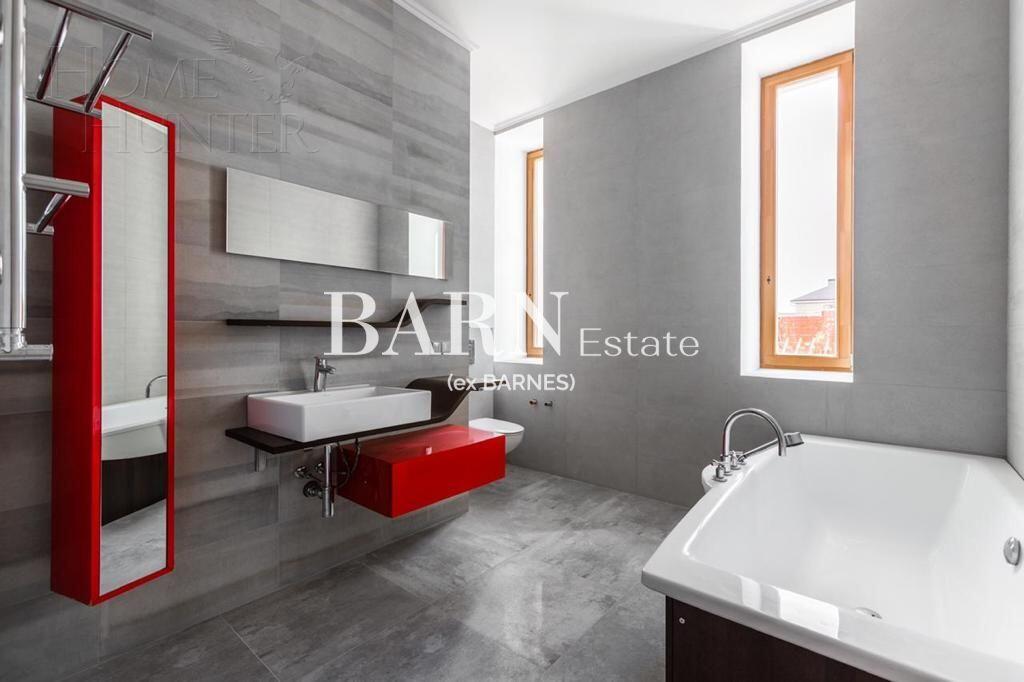 3-этажный коттедж 750 м² с отделкой