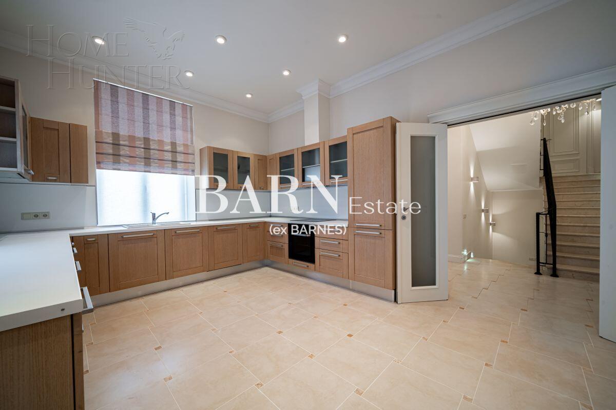 3-этажный коттедж 371 м² с отделкой