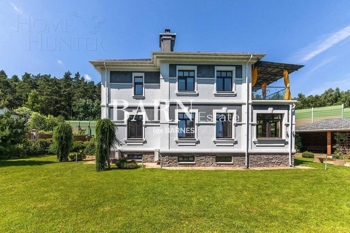3-этажный коттедж 680 м² с отделкой