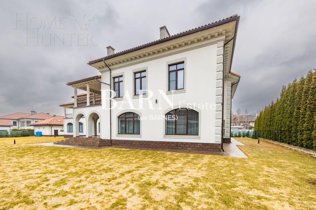2-этажный коттедж 1 300 м² с отделкой