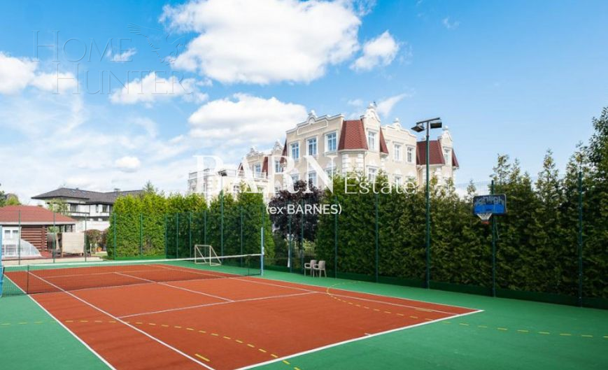 3-этажный коттедж 1 650 м² с отделкой