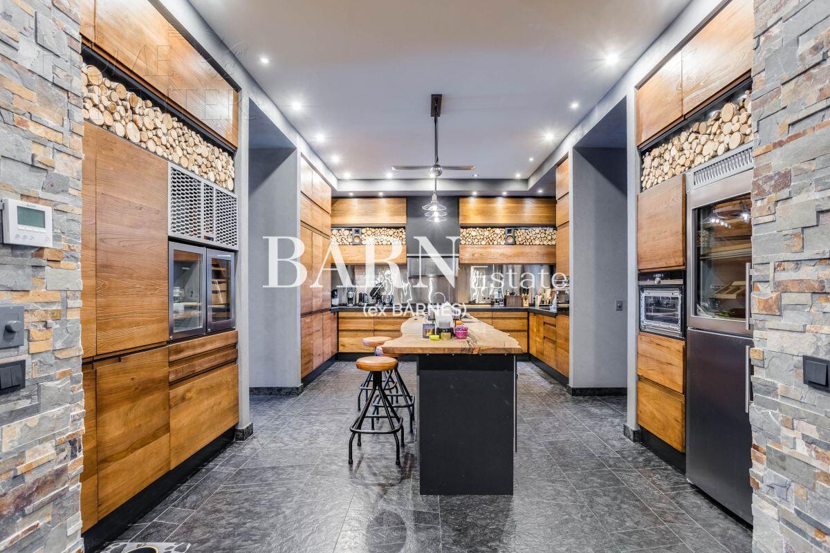 3-этажный коттедж 700 м² с отделкой