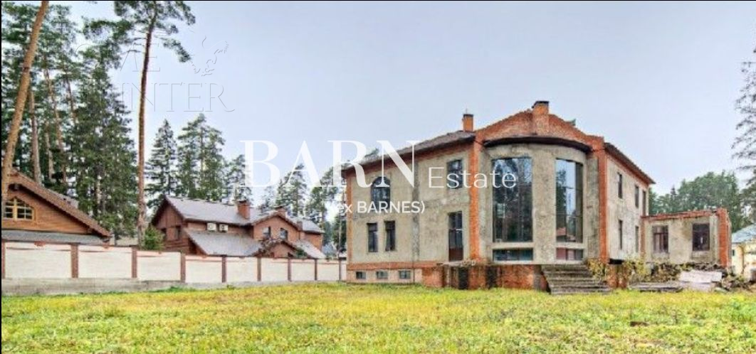 4-этажный коттедж 950 м² без отделки