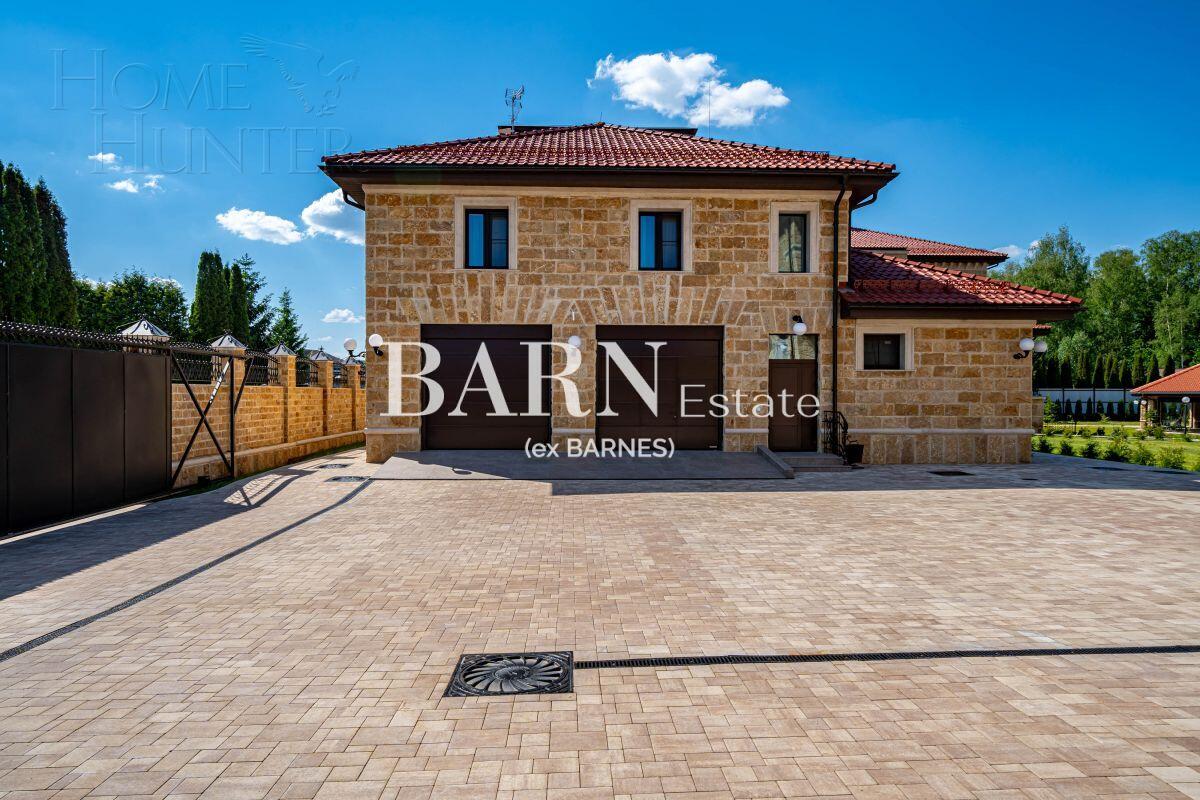 2-этажный коттедж 2 800 м² без отделки