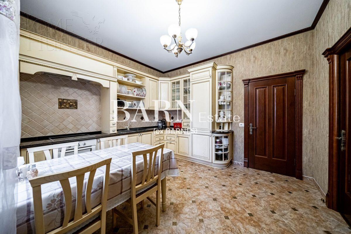 4-этажный коттедж 1 200 м² без отделки