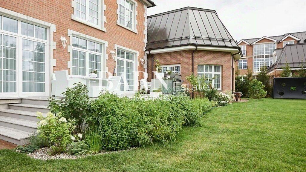 2-этажный коттедж 550 м² с отделкой