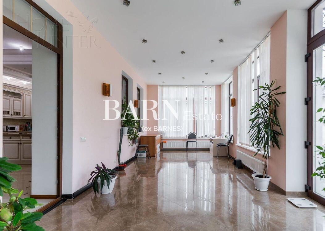 2-этажный коттедж 1 000 м² с отделкой