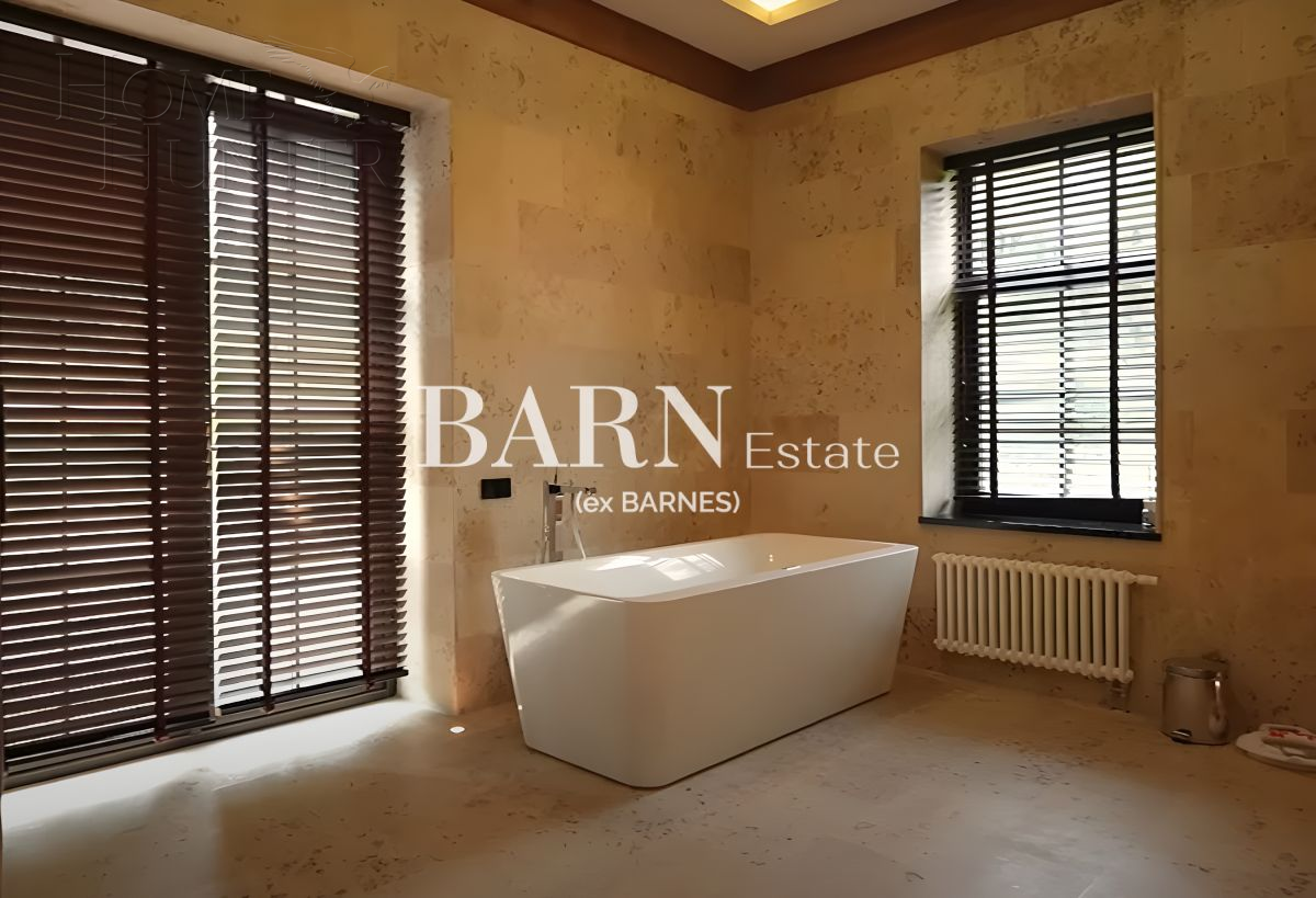 3-этажный коттедж 1 150 м² с отделкой