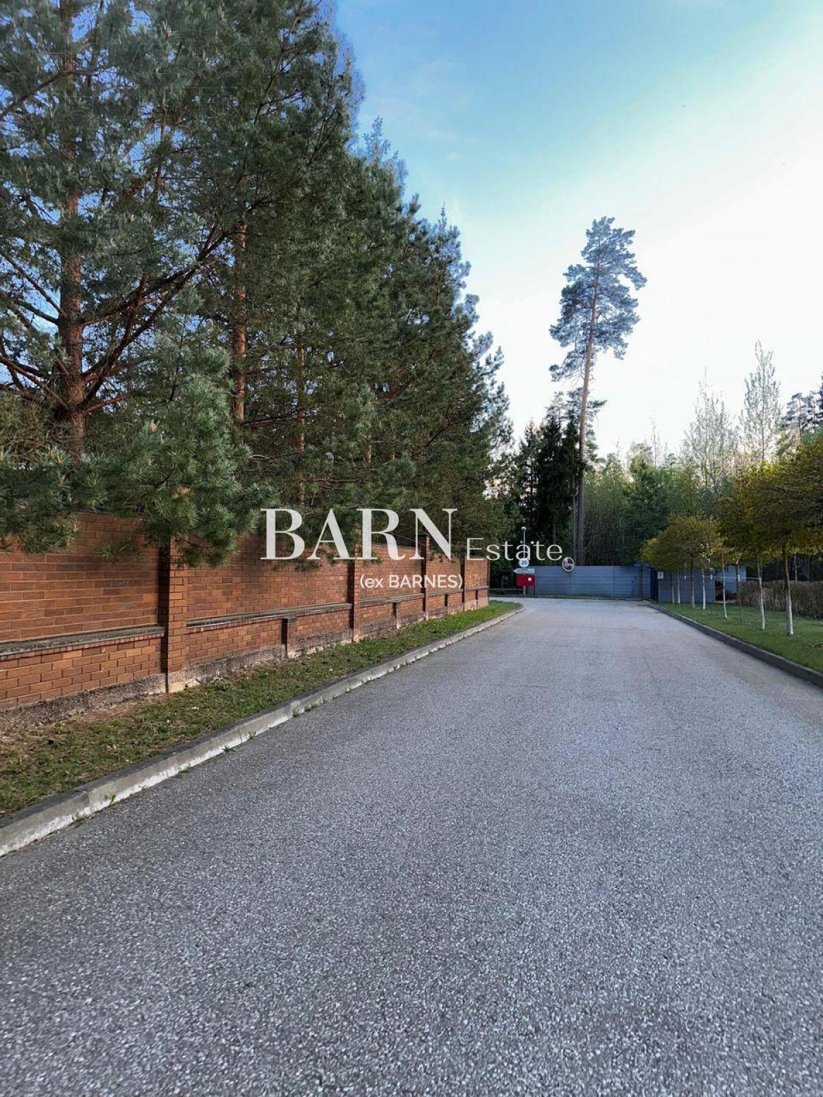 2-этажный коттедж 1 400 м² без отделки