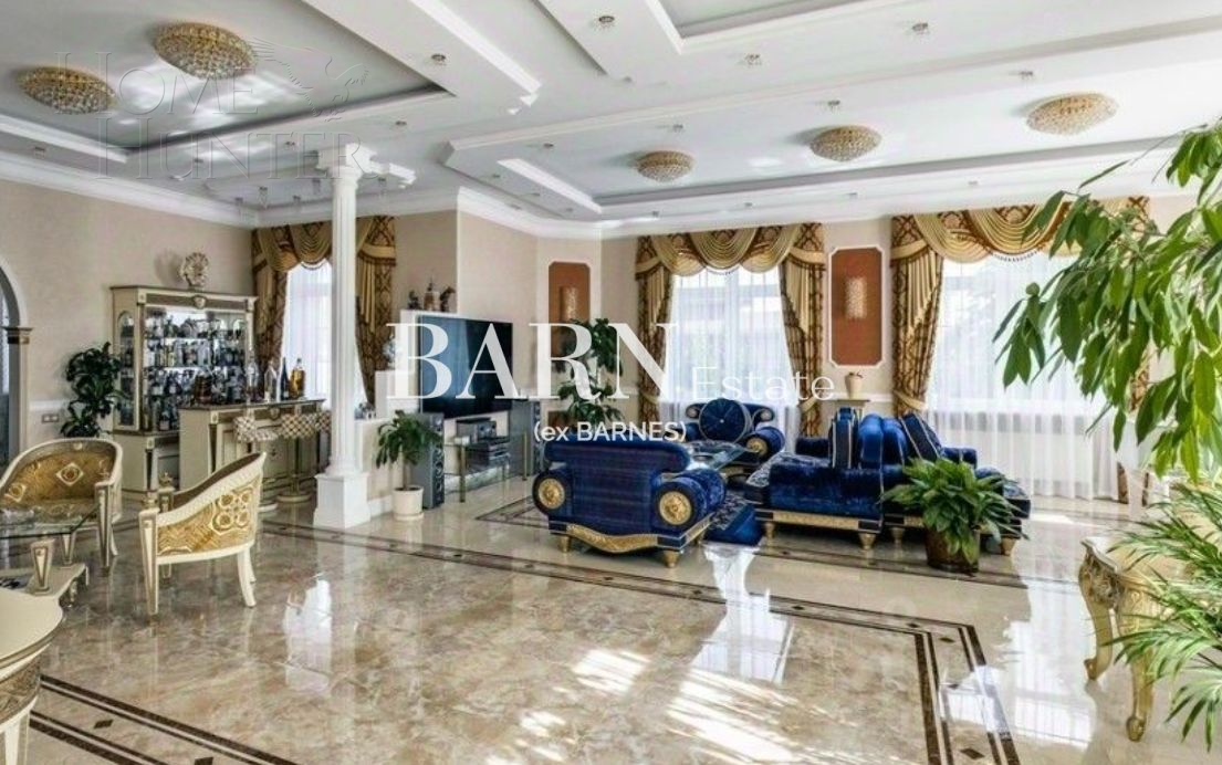 3-этажный коттедж 1 650 м² с отделкой