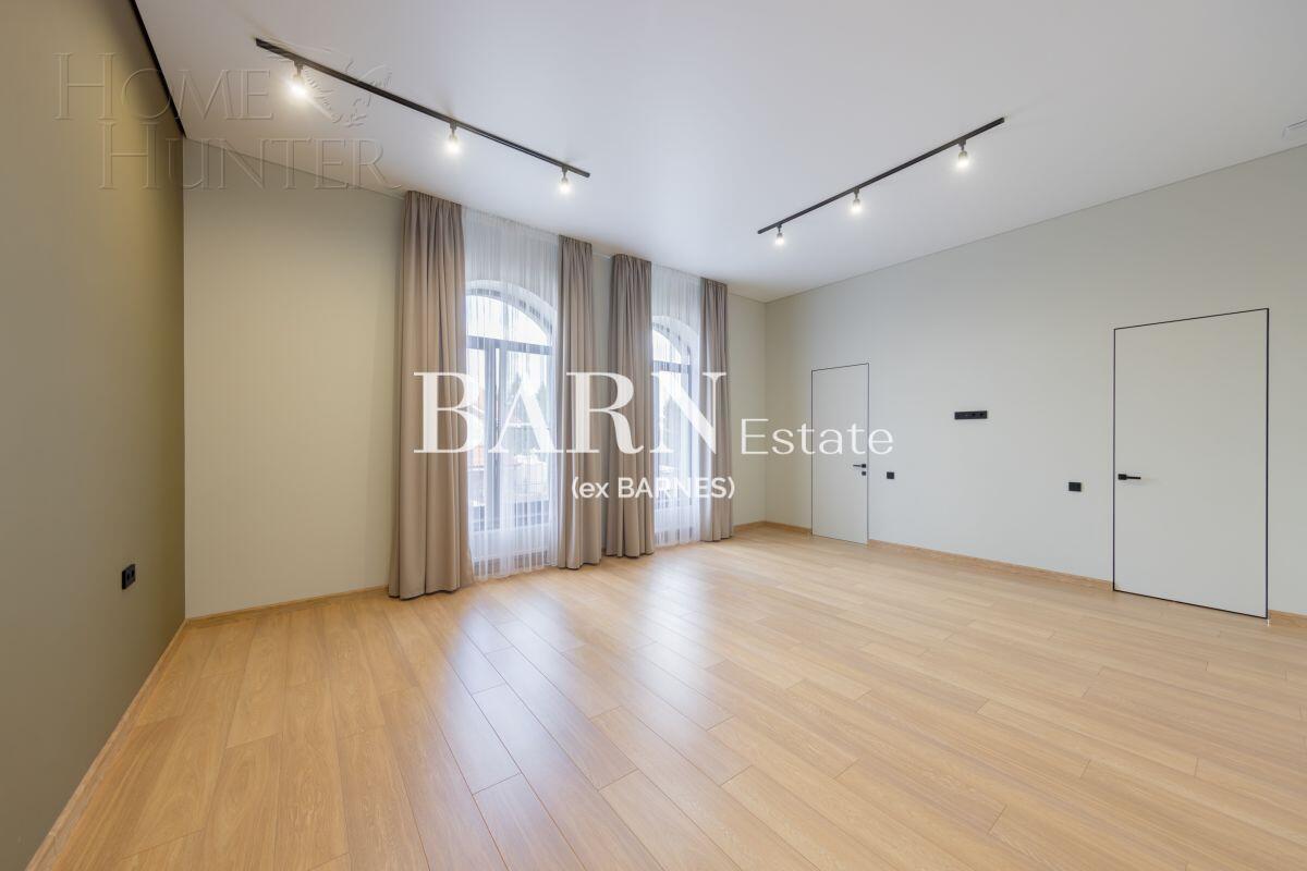 2-этажный коттедж 1 300 м² с отделкой