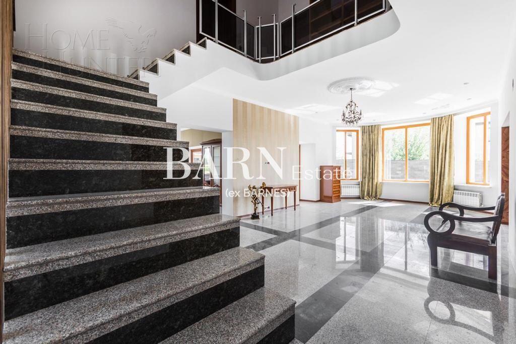 3-этажный коттедж 750 м² с отделкой