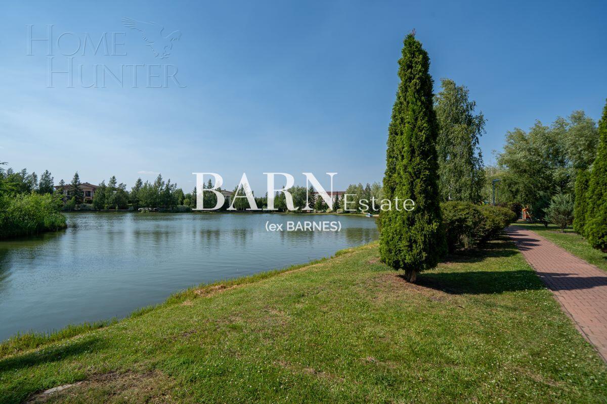 3-этажный коттедж 371 м² с отделкой