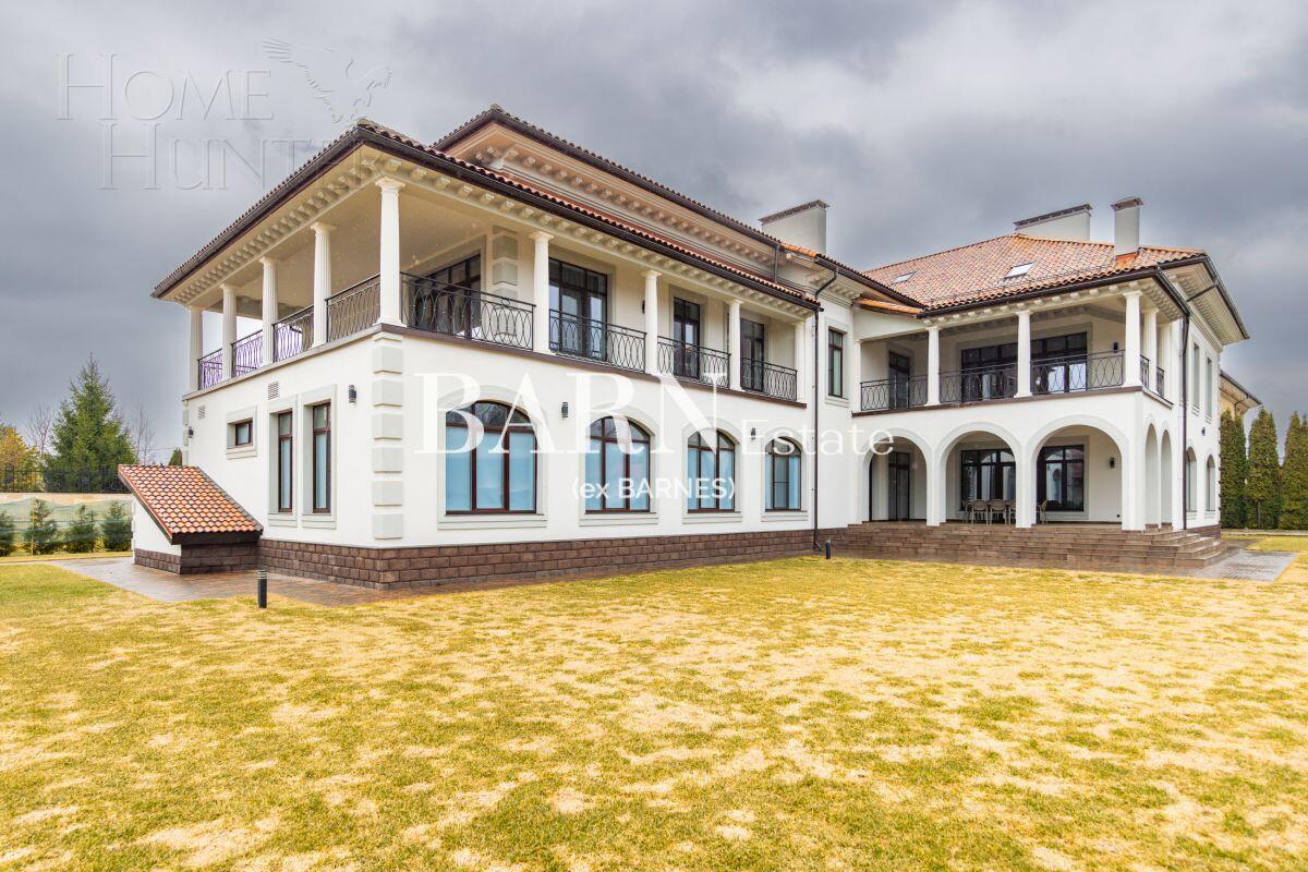2-этажный коттедж 1 300 м² с отделкой