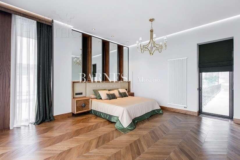 2-этажный коттедж 989.7 м² с отделкой