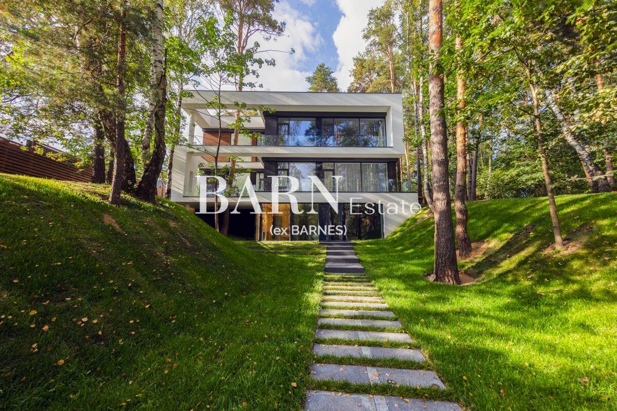2-этажный коттедж 650 м² с отделкой