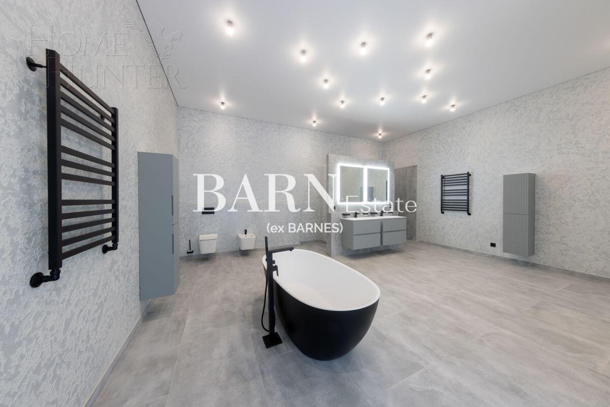 2-этажный коттедж 1 300 м² с отделкой