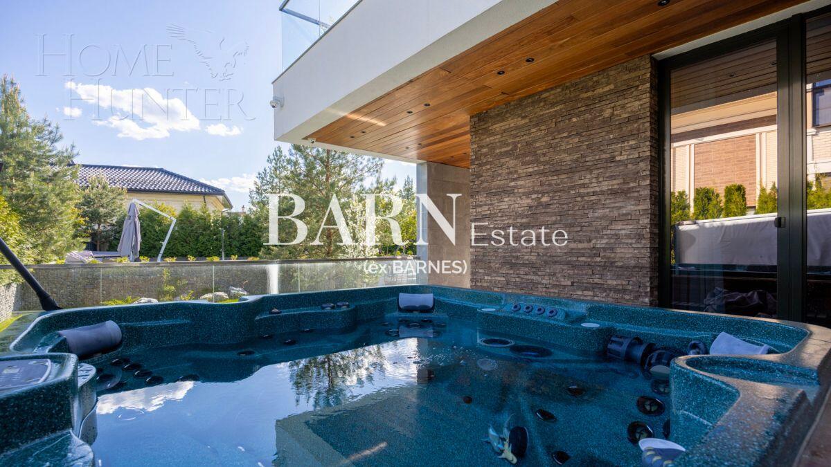 3-этажный коттедж 550 м² с отделкой