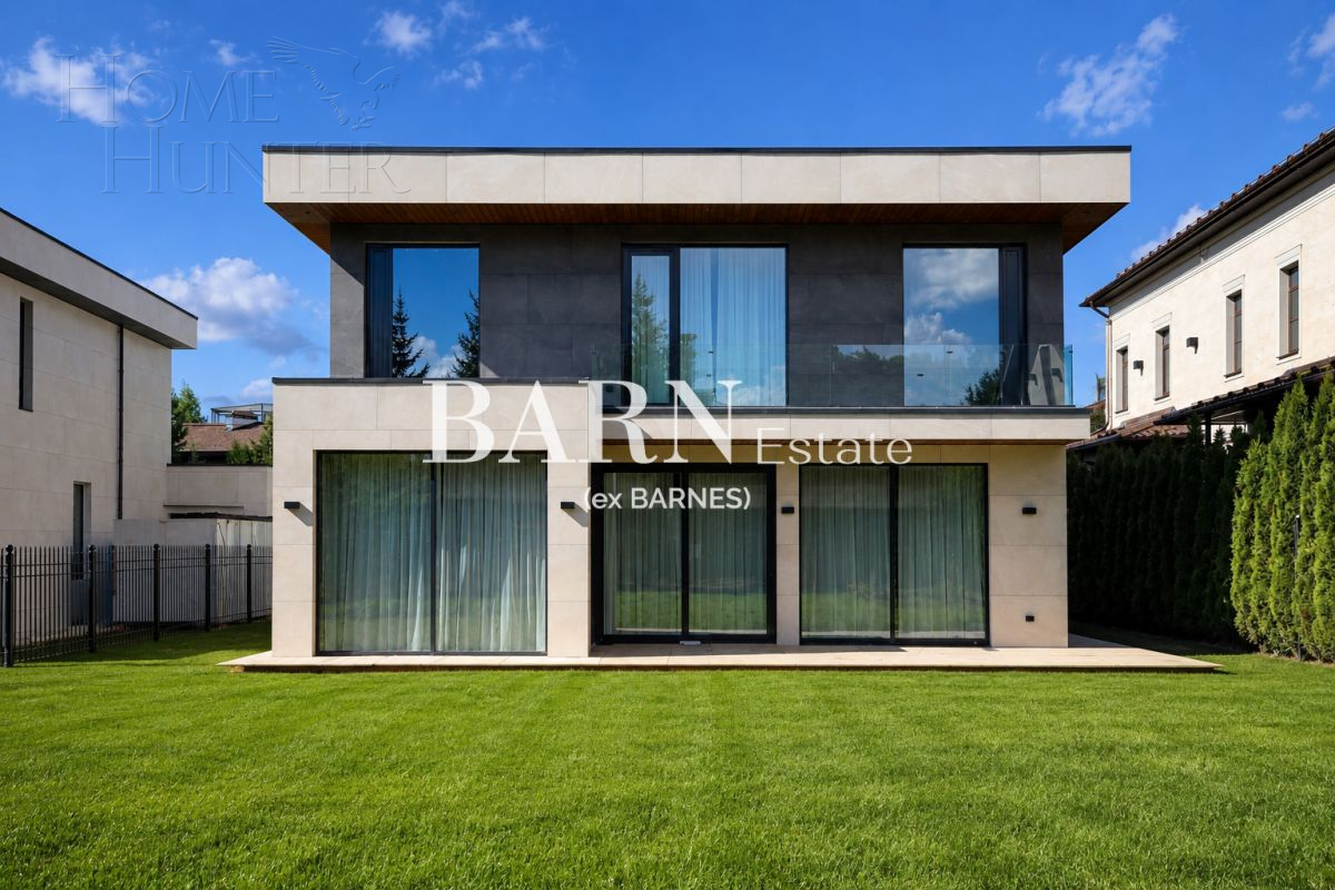 2-этажный коттедж 349.7 м² с отделкой