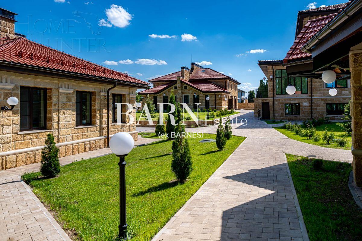 2-этажный коттедж 2 800 м² без отделки
