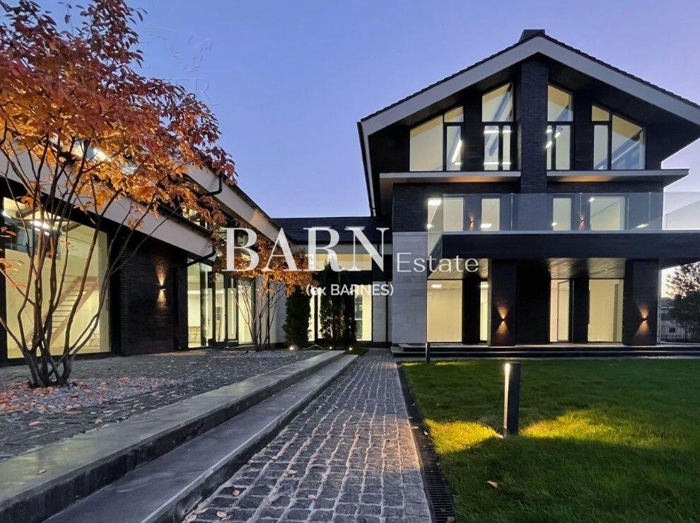 3-этажный коттедж 1 770 м² без отделки