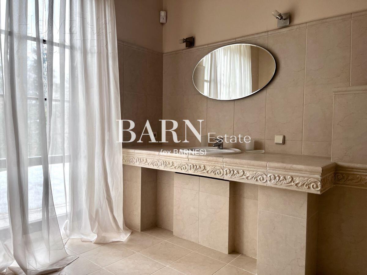 2-этажный коттедж 650 м² с отделкой
