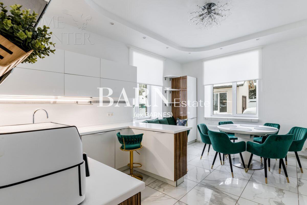 3-этажный коттедж 400 м² с отделкой