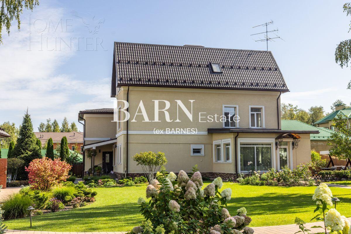 3-этажный коттедж 550 м² с отделкой