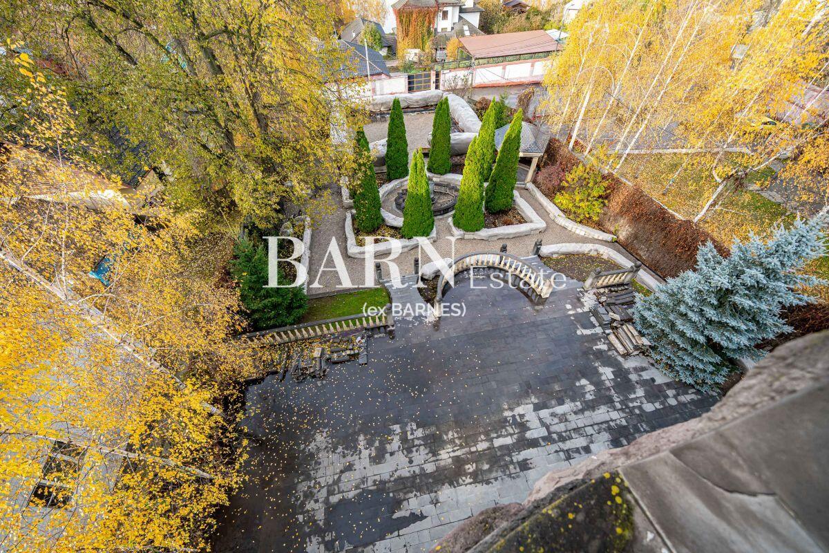 4-этажный коттедж 1 200 м² без отделки