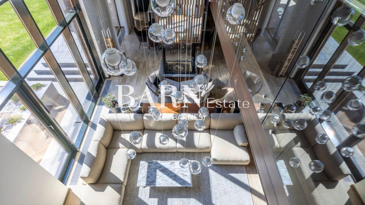 3-этажный коттедж 550 м² с отделкой