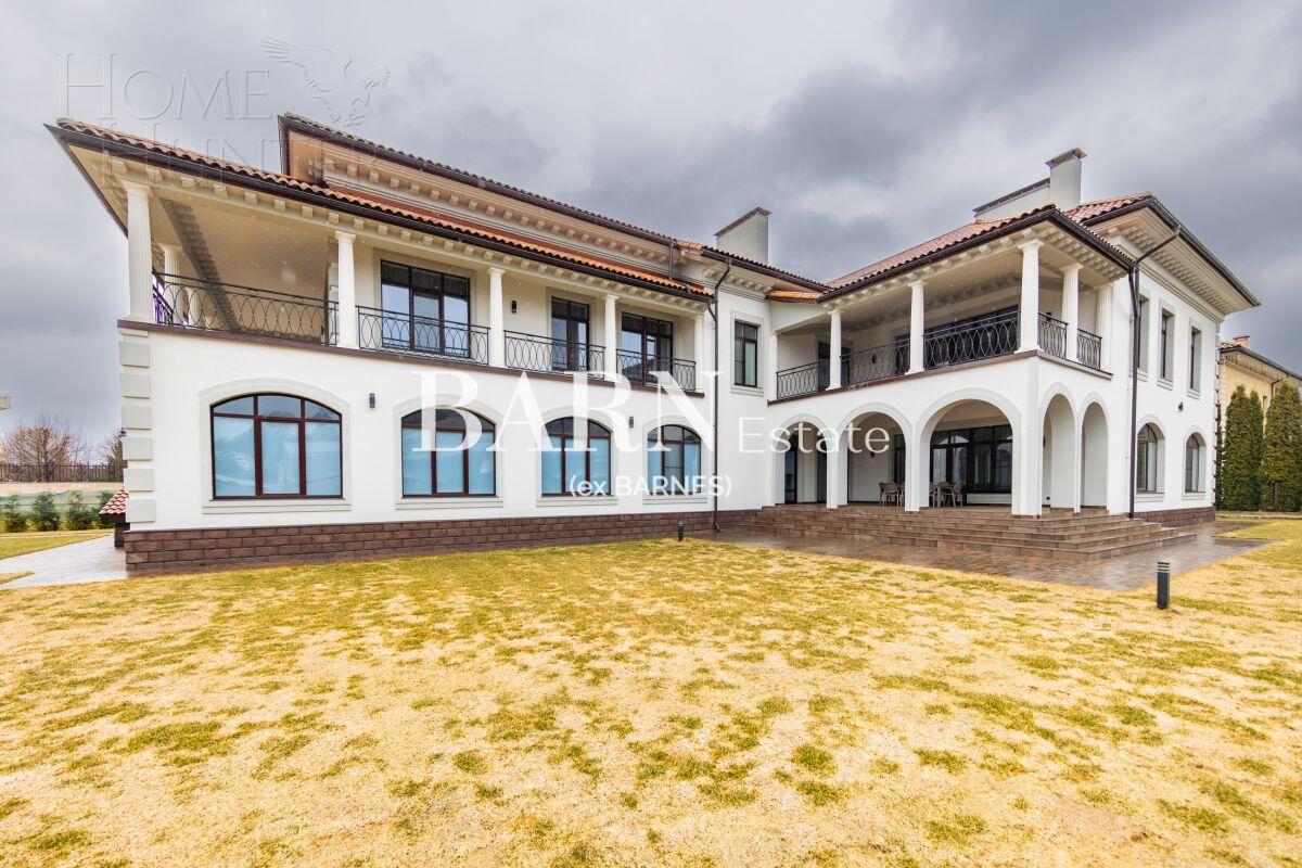 2-этажный коттедж 1 300 м² с отделкой