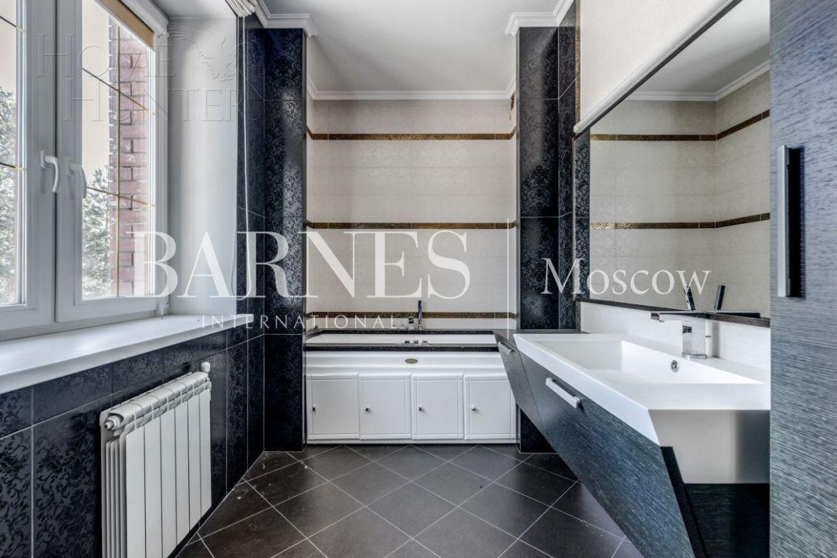2-этажный коттедж 600 м² с отделкой