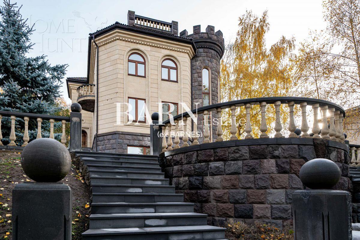 4-этажный коттедж 1 200 м² без отделки