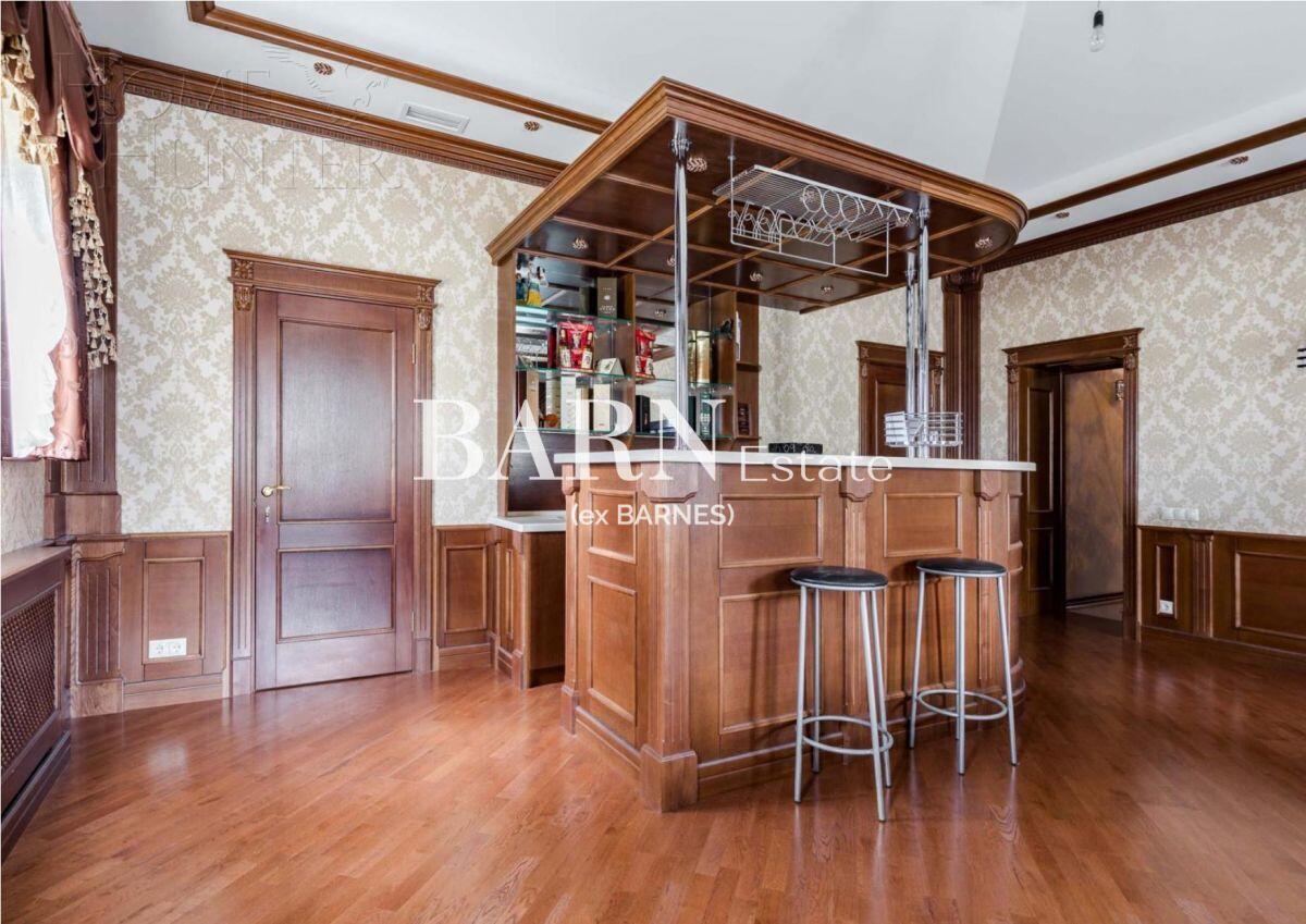 2-этажный коттедж 1 000 м² с отделкой
