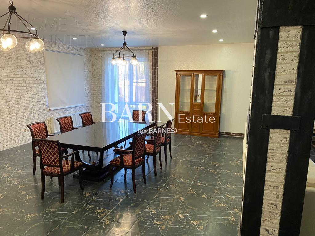 3-этажный коттедж 650 м² с отделкой