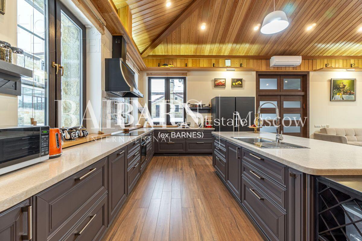 2-этажный коттедж 2 800 м² без отделки