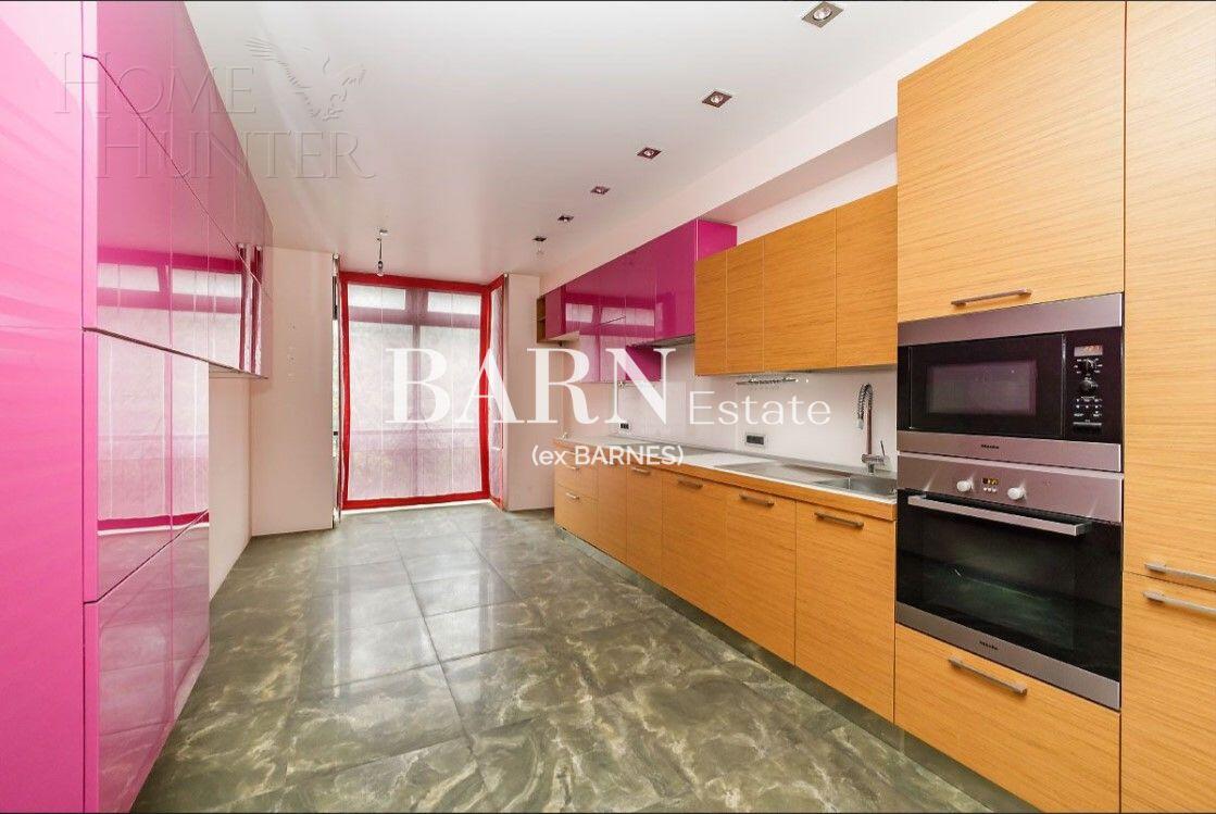 3-этажный таунхаус 350 м² с отделкой