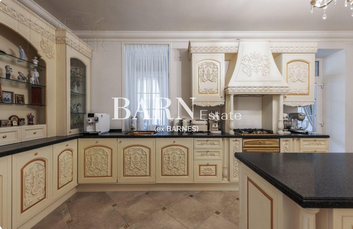 4-этажный коттедж 750 м² с отделкой